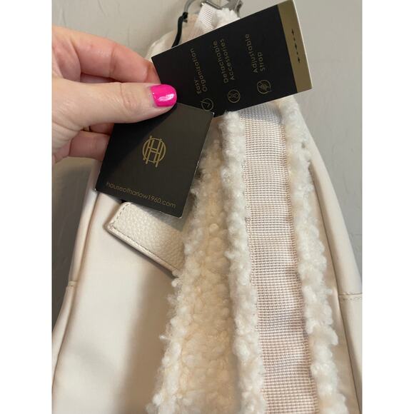 House of Harlow 1960 NWT Cream Off White Sherpa Sling Bag One Shoulder Backpack - Picture 3 of 7